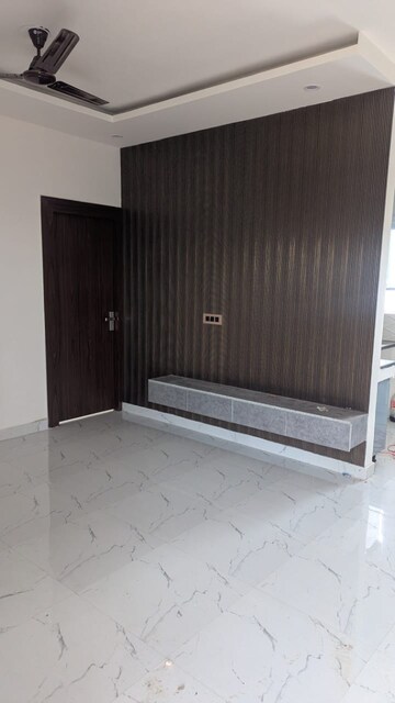 Room in 3 BHK Apartment at Tata Primanti Phase 2, Sector 72 – for Rent