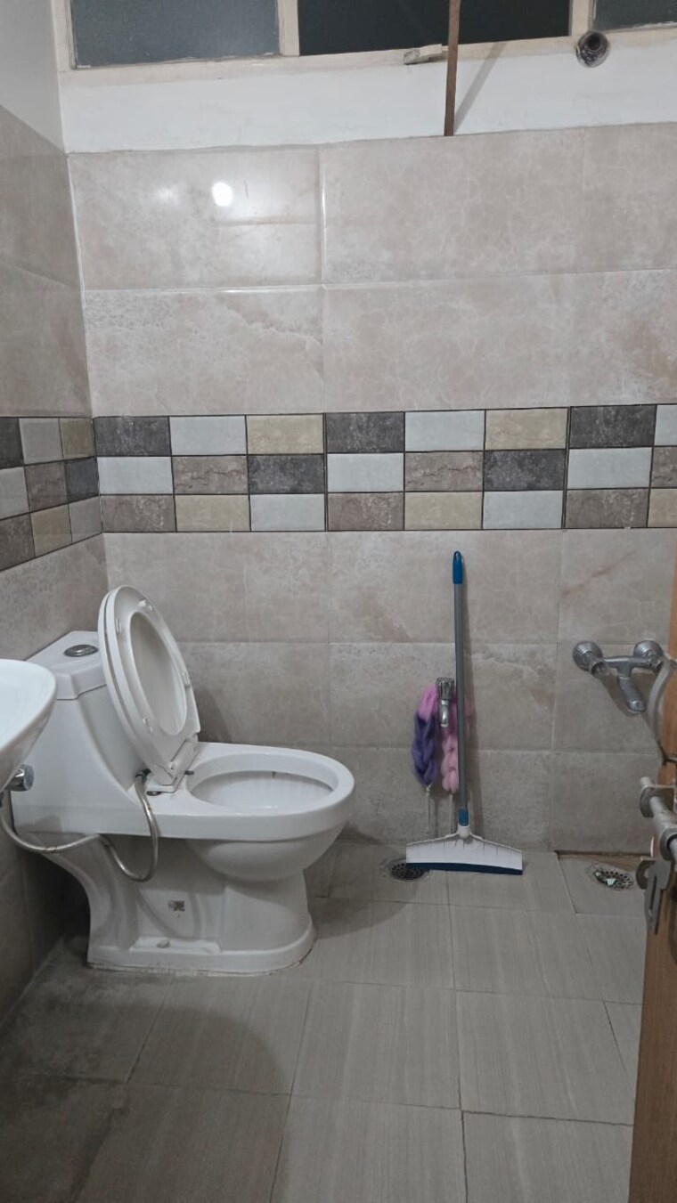 Bathroom, era-redwood-residency 3 Bedroom 1570 Sq.Ft. Apartment In Sector 78 Faridabad 8769156