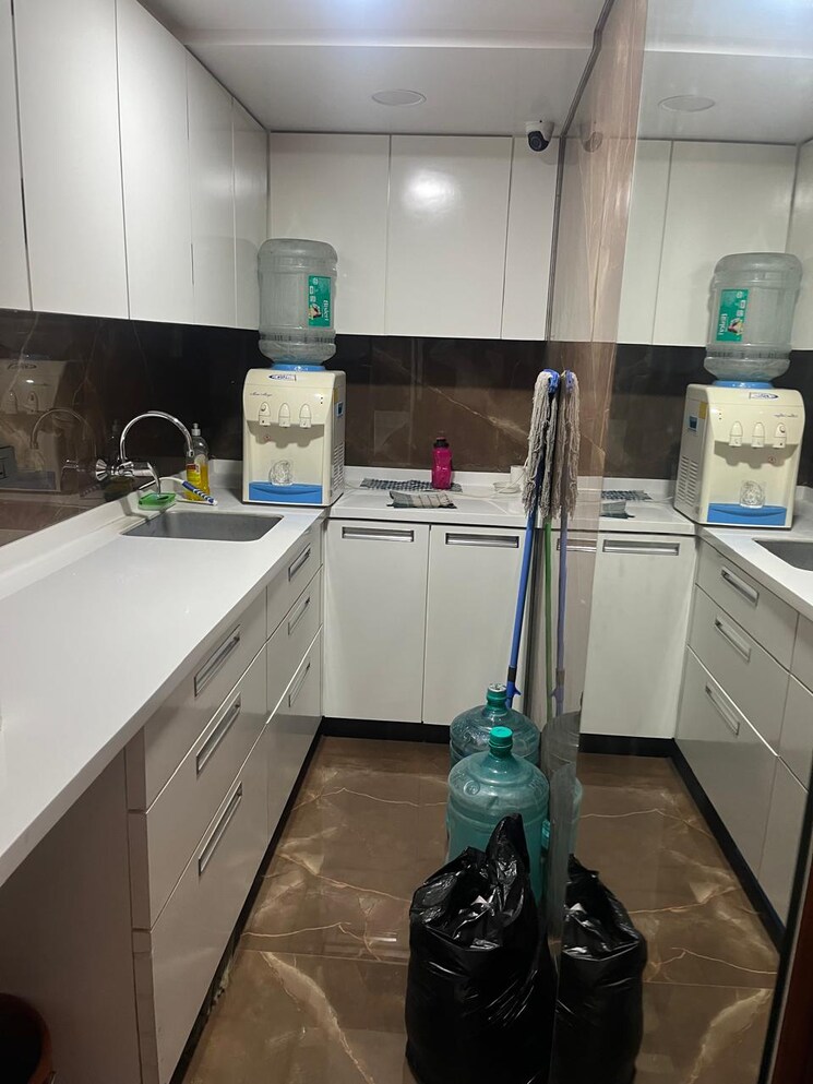 Team Area, times-square-grand Commercial Office Space 2372 Sq.Ft. In Thaltej Ahmedabad 8769134