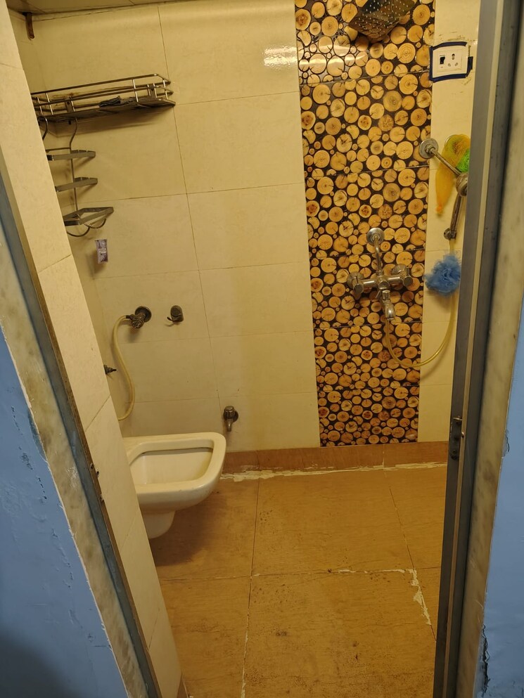 Bathroom, ravi-kiran-chs-andheri 1.5 Bedroom 600 Sq.Ft. Apartment In Andheri West Mumbai 8767715