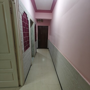 Room in 2 BHK Apartment at Bandra West – for Rent