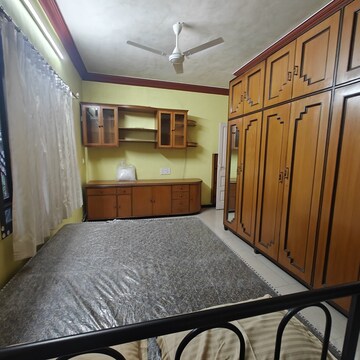 Bedroom in 2 BHK Apartment at Bandra West – for Rent