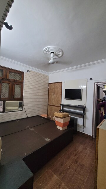 Master Bedroom in 2 BHK Apartment at Gtb Enclave – for Rent