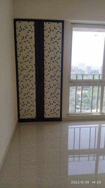 Room in 2 BHK Apartment at Vijay Orovia, Ghodbunder Road – for Rent
