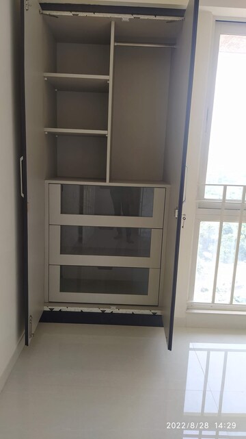 Room in 2 BHK Apartment at Vijay Orovia, Ghodbunder Road – for Rent