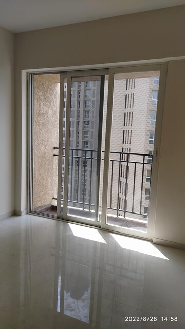 Room in 2 BHK Apartment at Vijay Orovia, Ghodbunder Road – for Rent