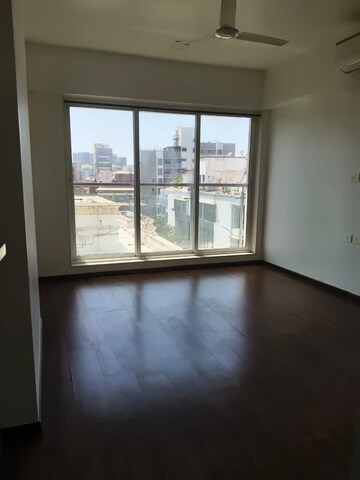 Room in 2 BHK Apartment at Paradigm Nivan, Khar West – for Sale