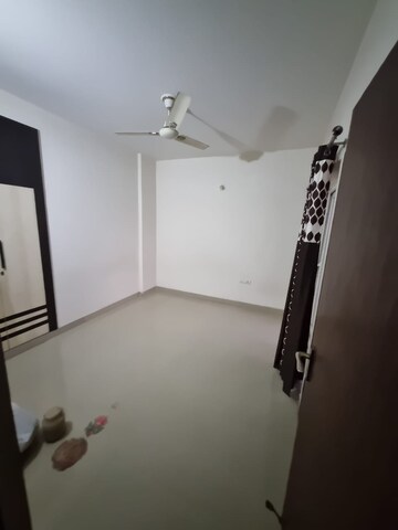 Room in 3 BHK Apartment at Galaxy Vega, Tech Zone 4 Greater Noida – for Rent