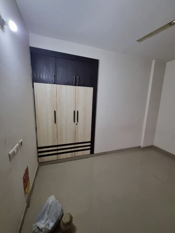 Room in 3 BHK Apartment at Galaxy Vega, Tech Zone 4 Greater Noida – for Rent