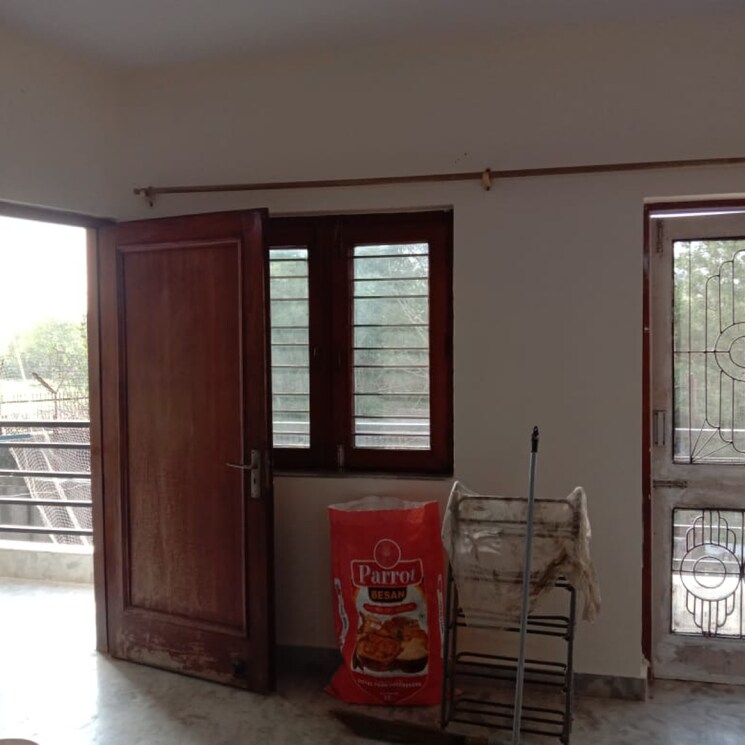 Room, chattarpur 2 Bedroom 100 Sq.Yd. Independent House In Chattarpur Delhi 8769254