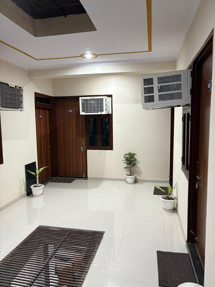 Room, sector 33 Pg For Boys & Girls In Sector 33 8769277