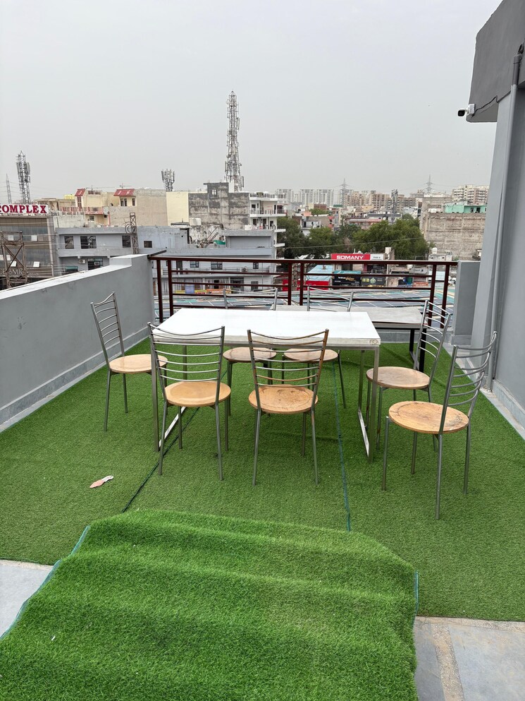 Room, sector 33 Pg For Boys & Girls In Sector 33 8769277