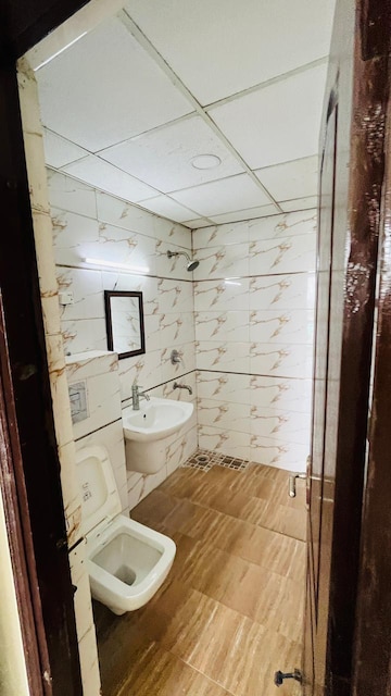 Bathroom in 4 BHK Apartment at Purvanchal Heights, Zeta I Greater Noida – for Rent