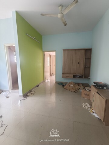Room in 2 BHK Builder Floor at Hsr Layout – for Rent