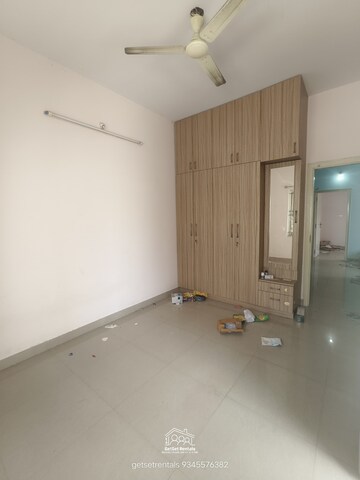 Room in 2 BHK Builder Floor at Hsr Layout – for Rent