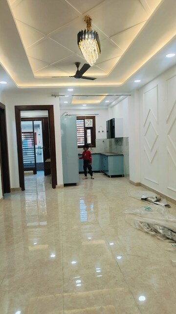 Room in 3 BHK Builder Floor at Sector 85 – for Rent