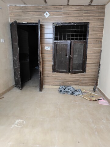 Room in 1 RK Independent House at Sarita Vihar Pocket-J RWA, Sarita Vihar – for Rent