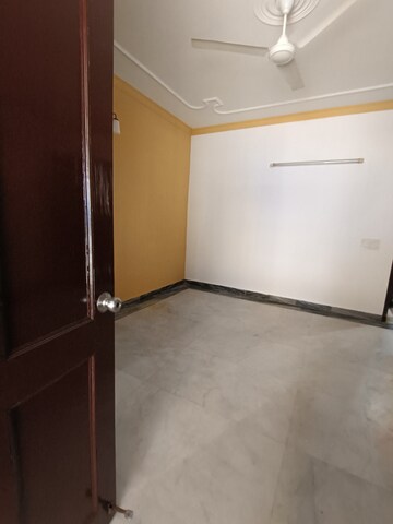 Room in 2 BHK Builder Floor at Green Park – for Rent