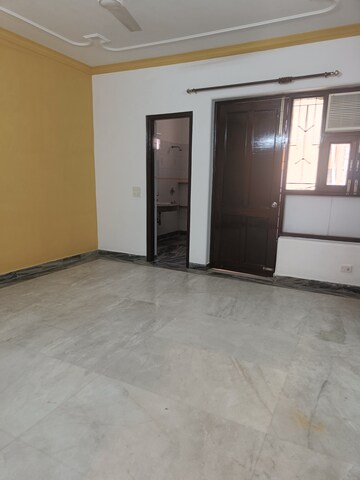 Room in 2 BHK Builder Floor at Green Park – for Rent