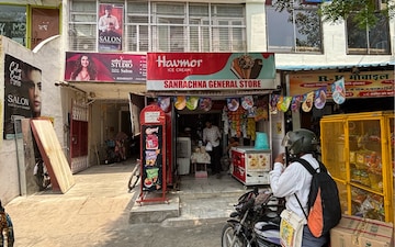 Shop For Rent in Durgakund