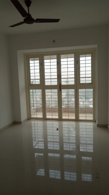 Room in 3 BHK Apartment at Empire Square, Chinchwad – for Rent