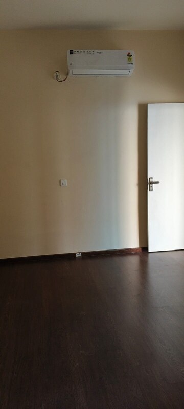 Room in 3 BHK Apartment at Paras Dews, Sector 106 – for Rent