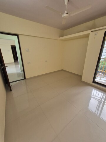 Room in 3 BHK Apartment at Cosmos Horizon Phase 2, Pokhran Road No Two – for Rent