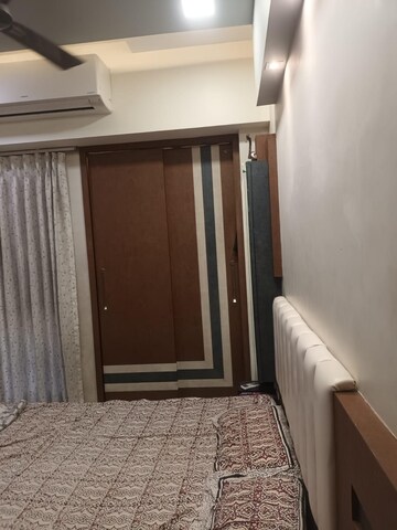 Room in 2 BHK Apartment at Lodha Amara, Kolshet Road – for Sale