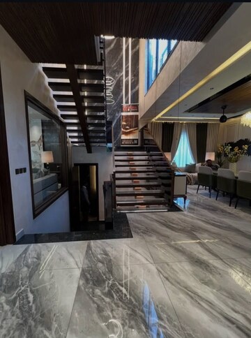 Staircase in 3 BHK Builder Floor at Sector 30 – for Rent