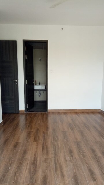 Room in 2 BHK Apartment at Empire Square, Chinchwad – for Rent
