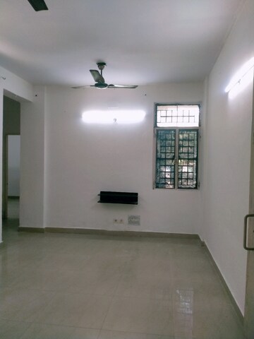 Room in 3 BHK Builder Floor at Mahaluxmi Migsun Ultimo, Omicron Iii Greater Noida – for Rent