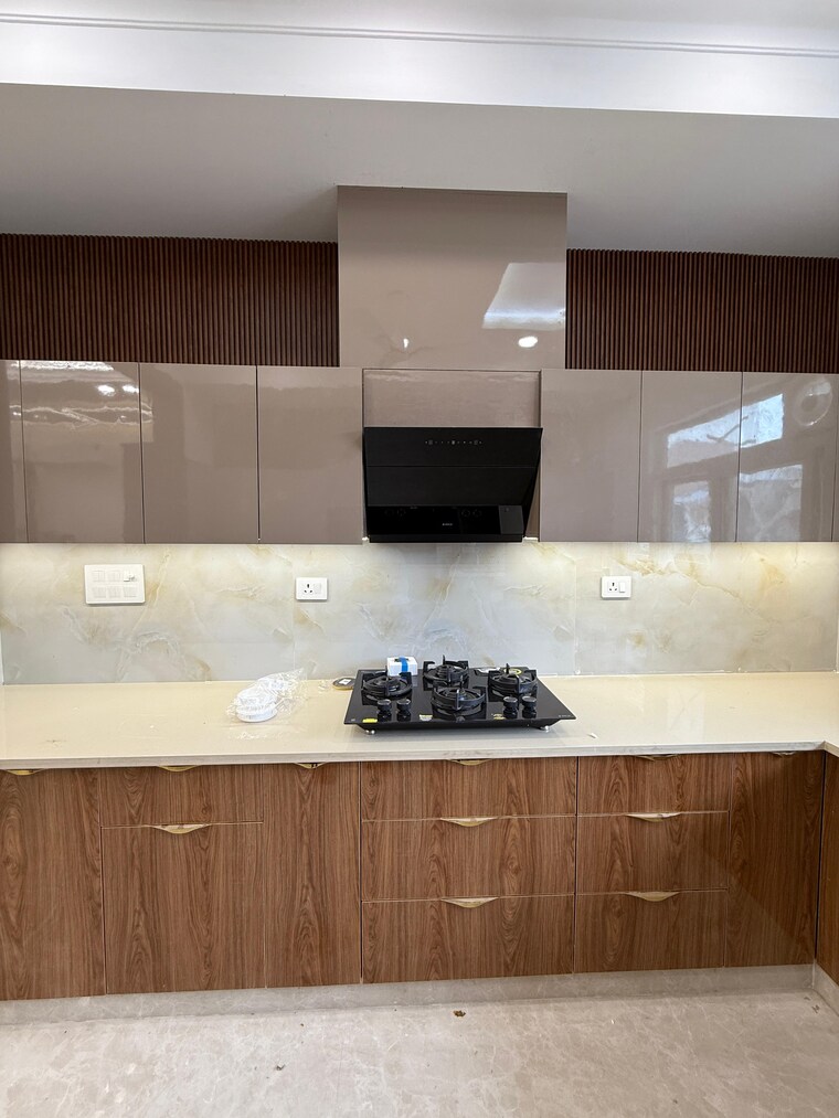 Kitchen, srishti-greenfield-homes 4 Bedroom 3500 Sq.Ft. Builder Floor In Green Fields Colony Faridabad 8769438