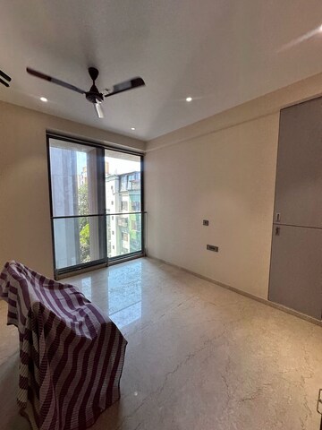 Room in 3 BHK Apartment at Santacruz West – for Rent