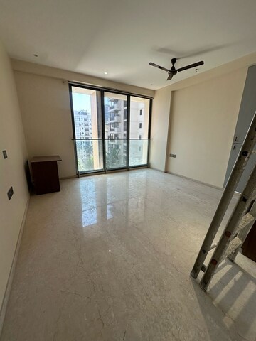 Room in 3 BHK Apartment at Santacruz West – for Rent