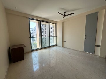 Room in 3 BHK Apartment at Santacruz West – for Rent
