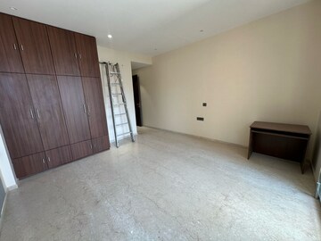 Bedroom in 3 BHK Apartment at Santacruz West – for Rent