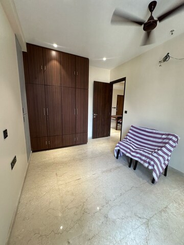 Room in 3 BHK Apartment at Santacruz West – for Rent