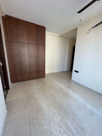 Room in 3 BHK Apartment at Santacruz West – for Rent