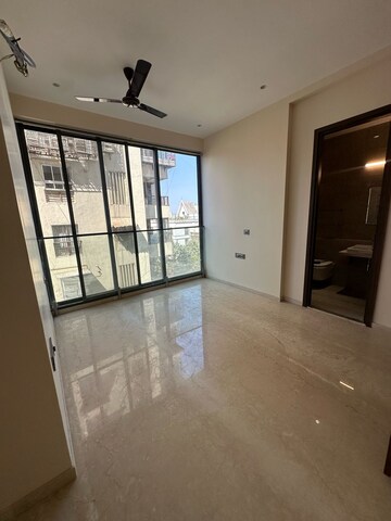 Room in 3 BHK Apartment at Santacruz West – for Rent