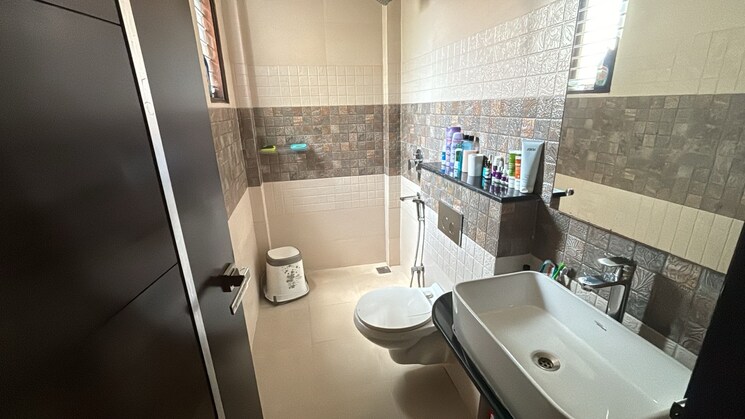 Bathroom, dlf-pink-town-house 4 Bedroom 250 Sq.Yd. Independent House In Dlf City Phase 3 Gurgaon 8769465