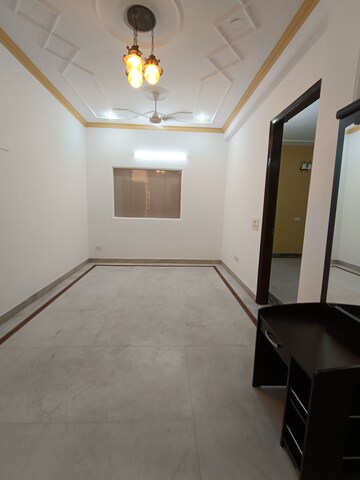 Room in 2 BHK Builder Floor at Green Park – for Rent