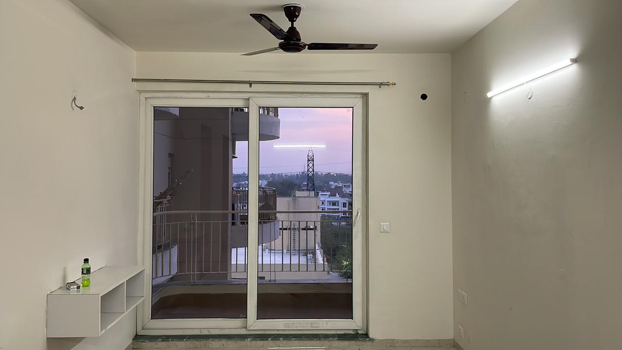 2 BHK + Pooja Room Apartment For Rent in BPTP Discovery Park