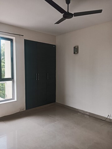 Room in 3 BHK Apartment at Unitech Uniworld Gardens 2, Sector 47 – for Rent