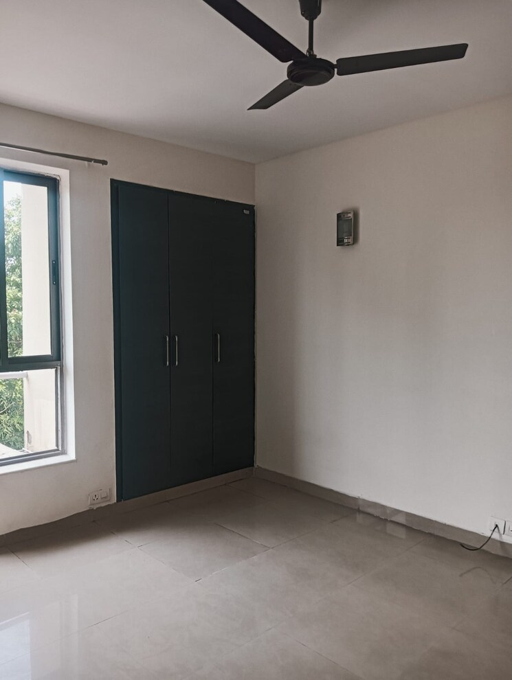 Room, unitech-uniworld-gardens-2 3 Bedroom 1355 Sq.Ft. Apartment In Sector 47 Gurgaon 8769433