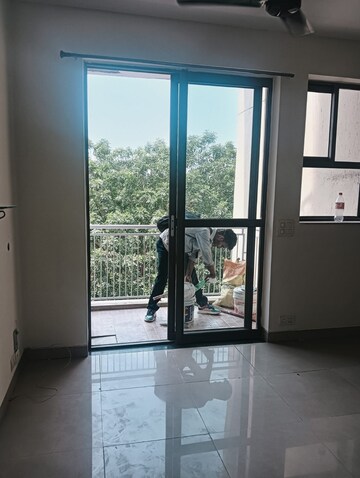 Room in 3 BHK Apartment at Unitech Uniworld Gardens 2, Sector 47 – for Rent