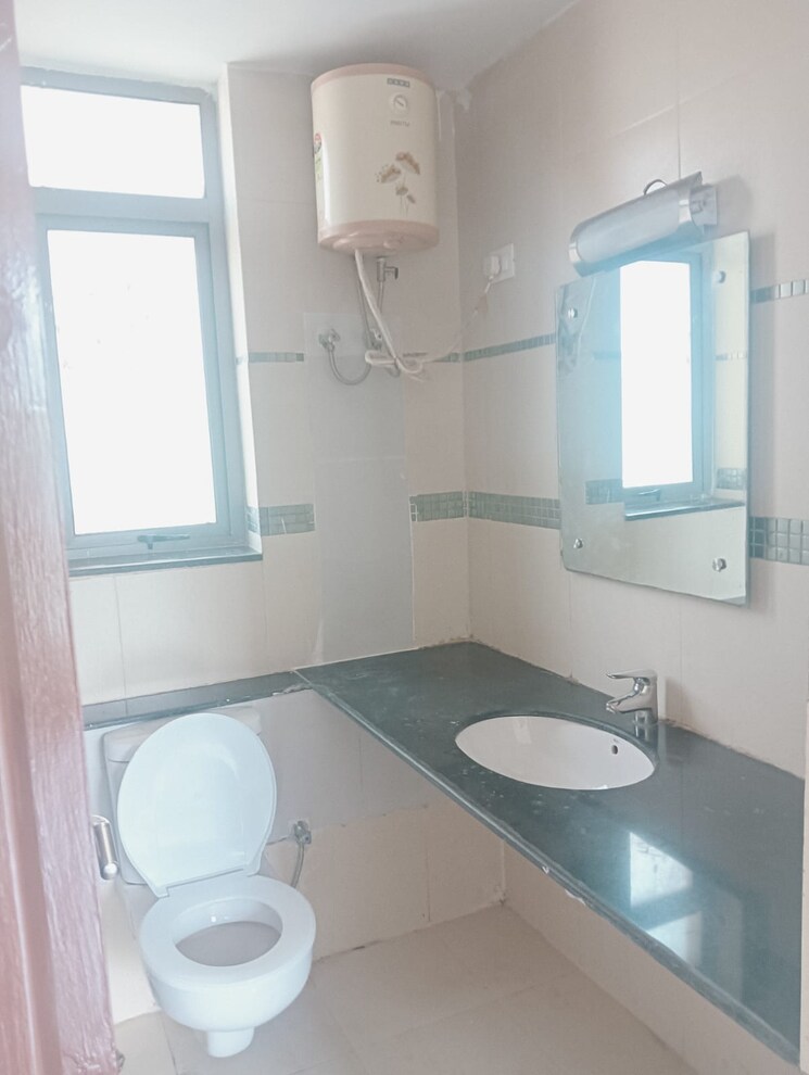 Bathroom, unitech-uniworld-gardens-2 3 Bedroom 1355 Sq.Ft. Apartment In Sector 47 Gurgaon 8769433