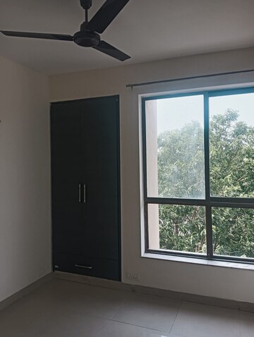 Room in 3 BHK Apartment at Unitech Uniworld Gardens 2, Sector 47 – for Rent