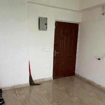 Room in 2 BHK Apartment at Migsun Ultimo, Omicron Iii Greater Noida – for Rent