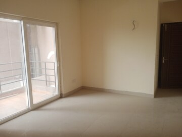 Room in 2 BHK Apartment at Sidhartha NCR One, Sector 95 – for Rent