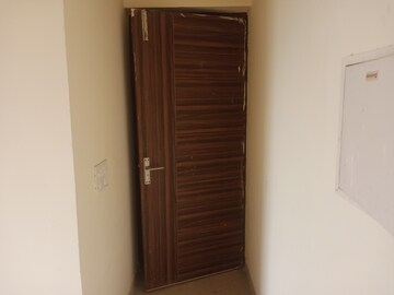 Room in 2 BHK Apartment at Sidhartha NCR One, Sector 95 – for Rent